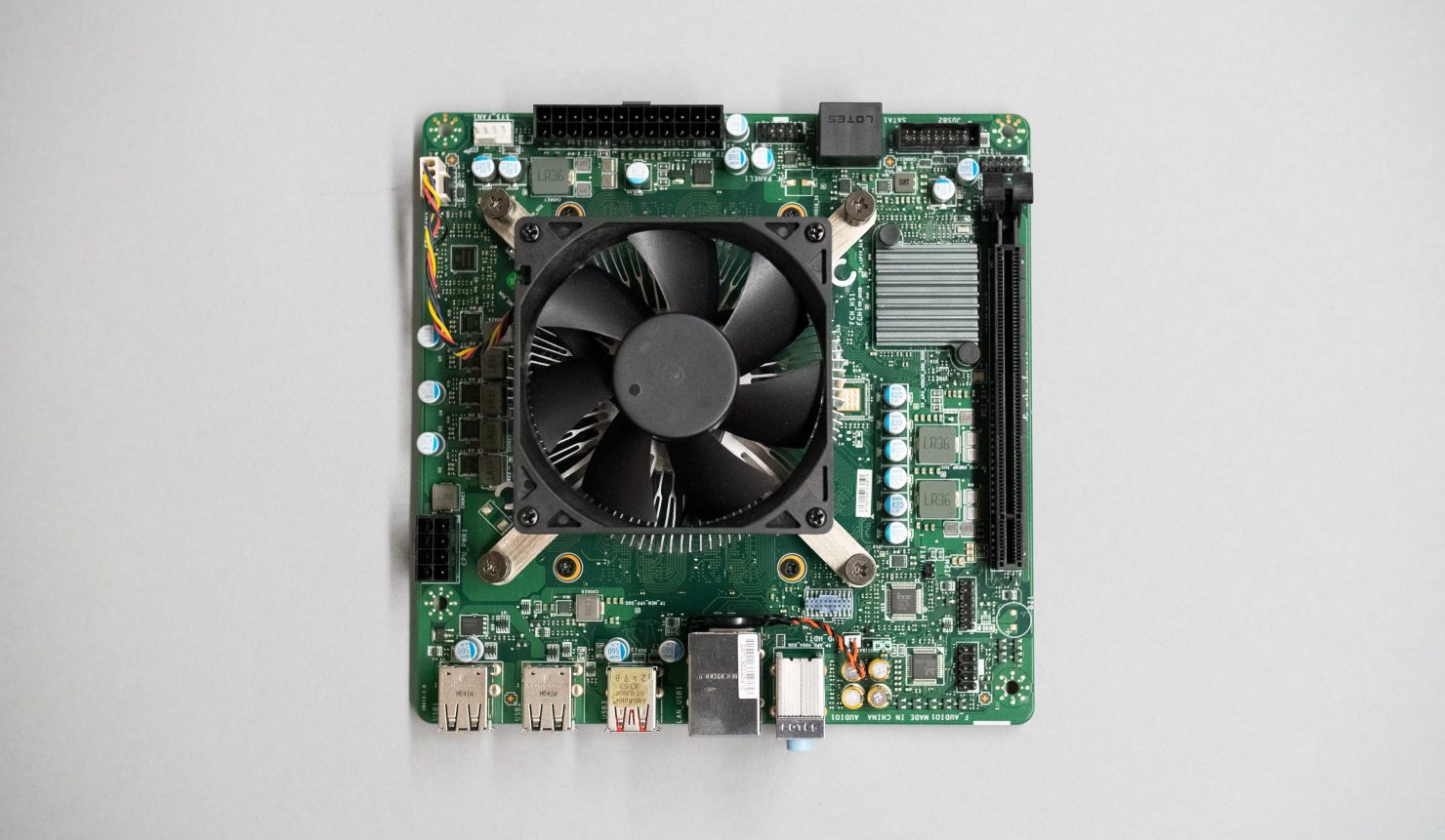 AMD-4700S-Desktop-PC-Kit-Xbox-Series-X-APU_1-1480×861